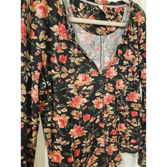 Anthropologie Pilcro Split-Neck Top Black Floral Motif Waffle Knit Womens Medium - Picture 3 of 8